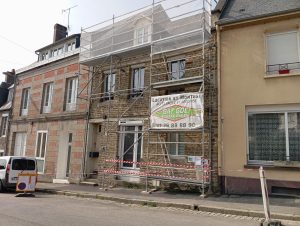 Installation de échafaudage modulaire à Falaise